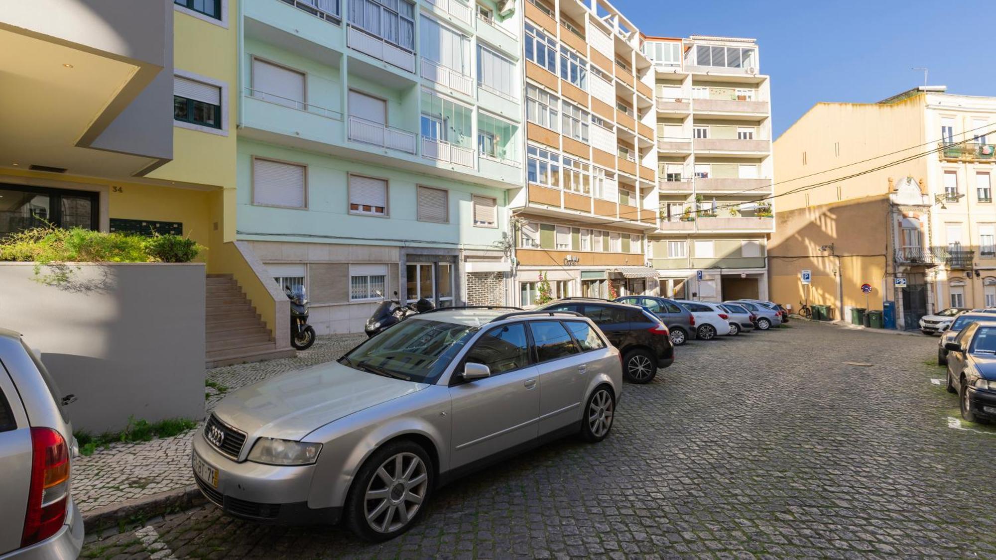 Stylish Apartment With Parking By Lovelystay Lisboa Εξωτερικό φωτογραφία